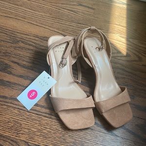 New with tags, A new day wide width heels, size 5, light beige, suede